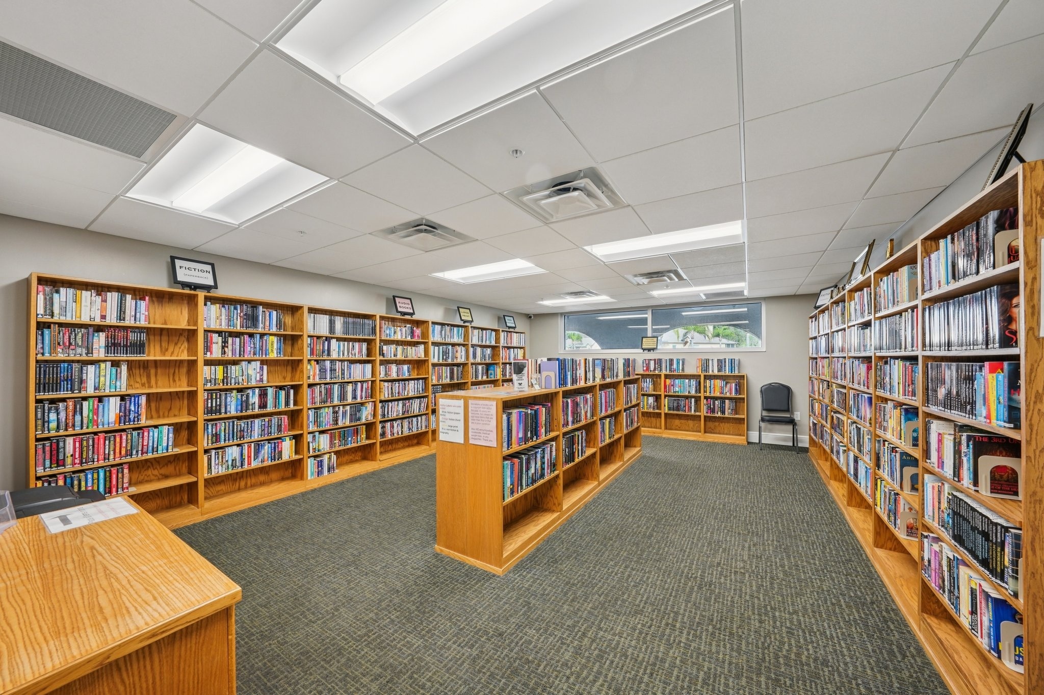 Community library at the Summertree clubhouse in New Port Richey FL