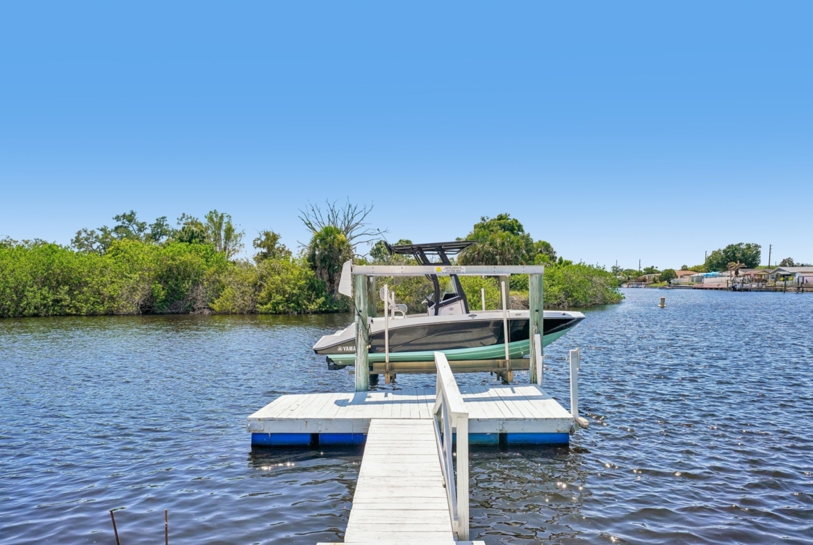 Private dock with 10,000-pound boat lift and direct Gulf access on the Anclote River, Holiday FL 34690