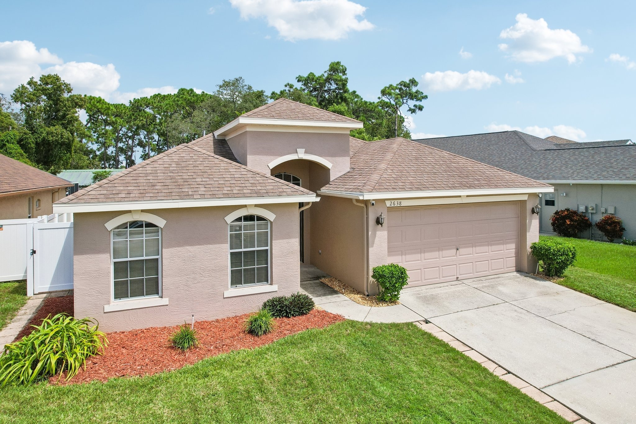Curb appeal of 2638 Big Pine Dr, a block construction home built in 2001 in Key Vista, Holiday FL