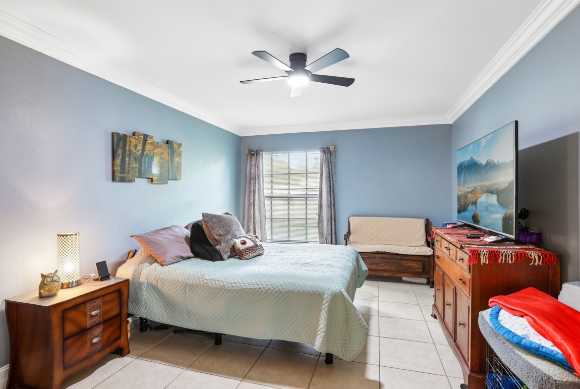 Bedroom with ceiling fan and natural light at 3878 Tanager Pl in The Clearing, Palm Harbor FL