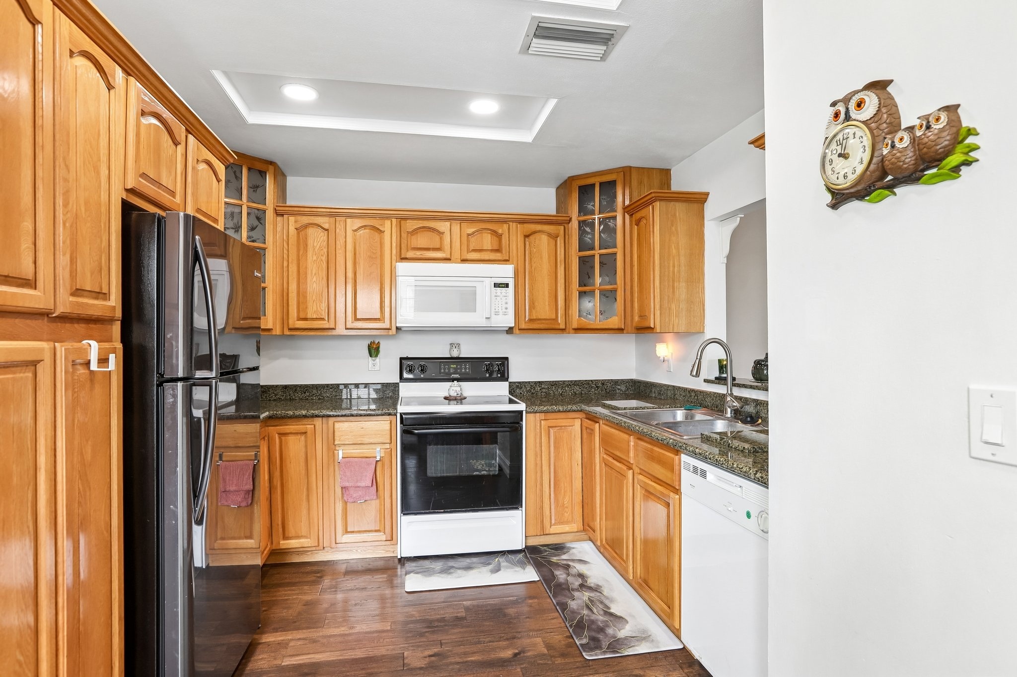 Kitchen with range, refrigerator and dishwasher at 3878 Tanager Pl, Palm Harbor, FL 34685