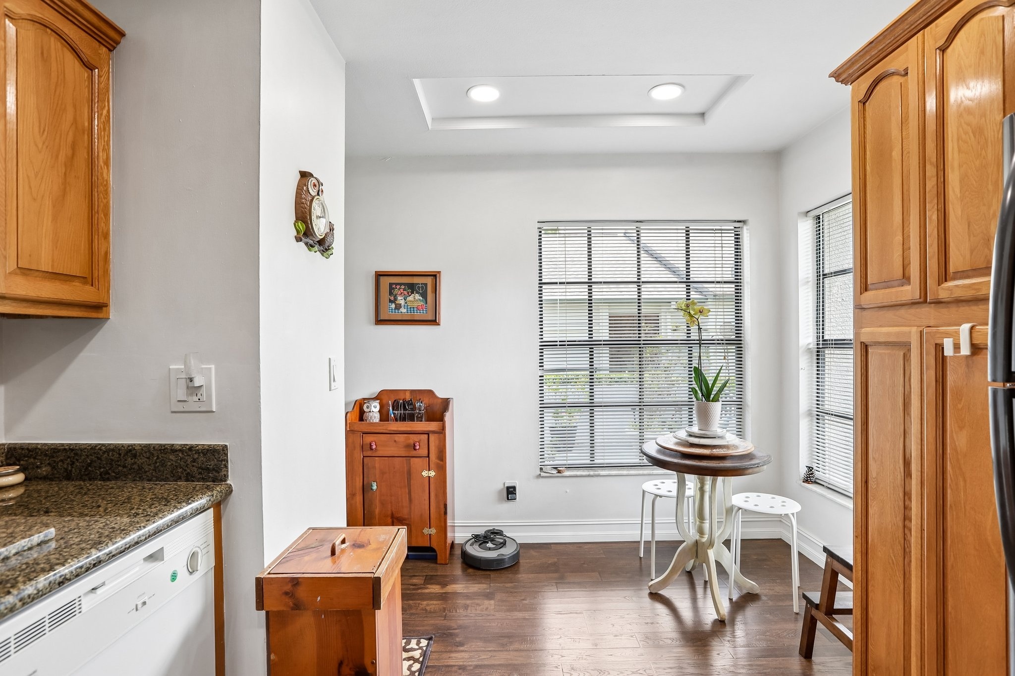 Kitchen looking toward the breakfast nook at 3878 Tanager Pl, Palm Harbor FL 34685