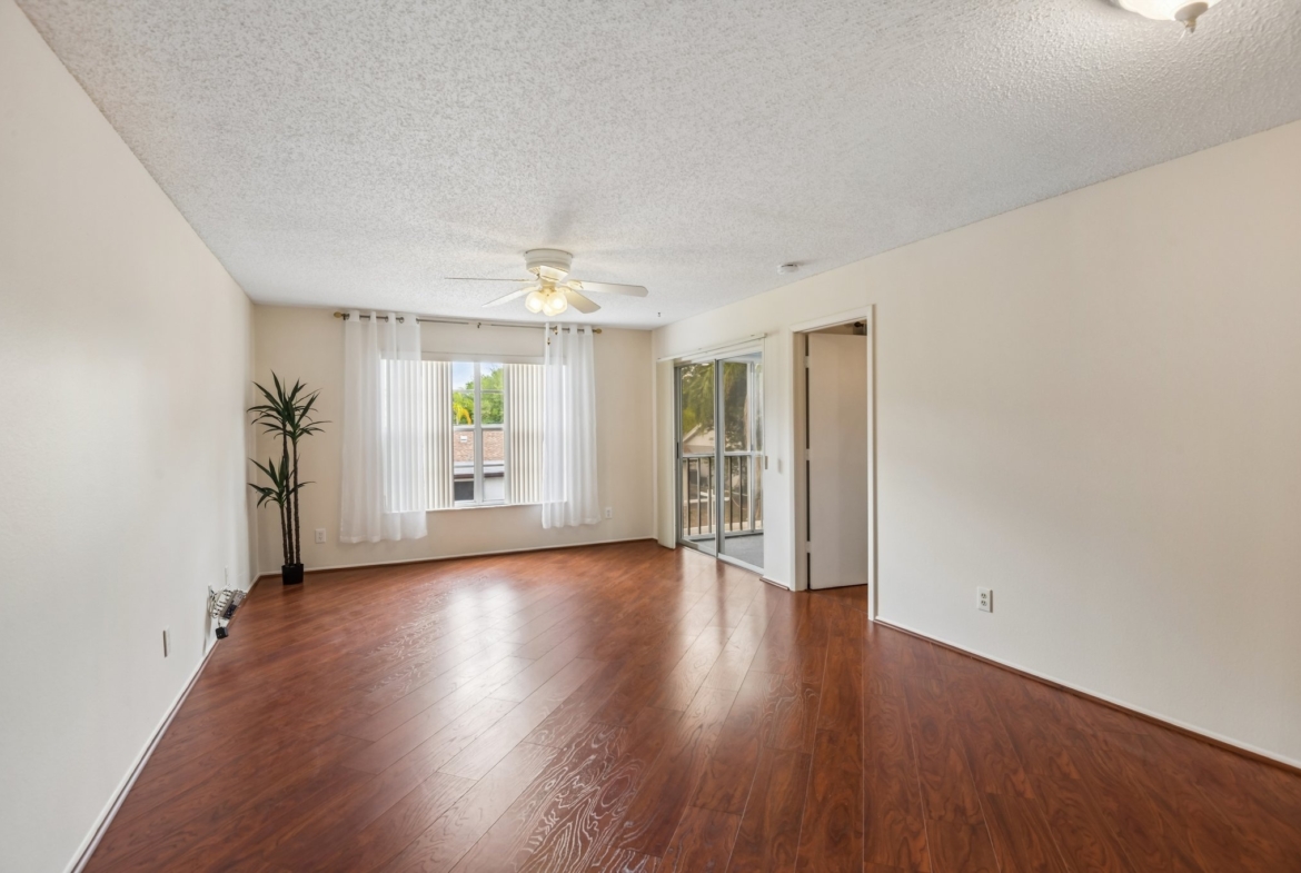 Living room with sliding doors to the screened balcony, Hudson FL 55+ condo for sale