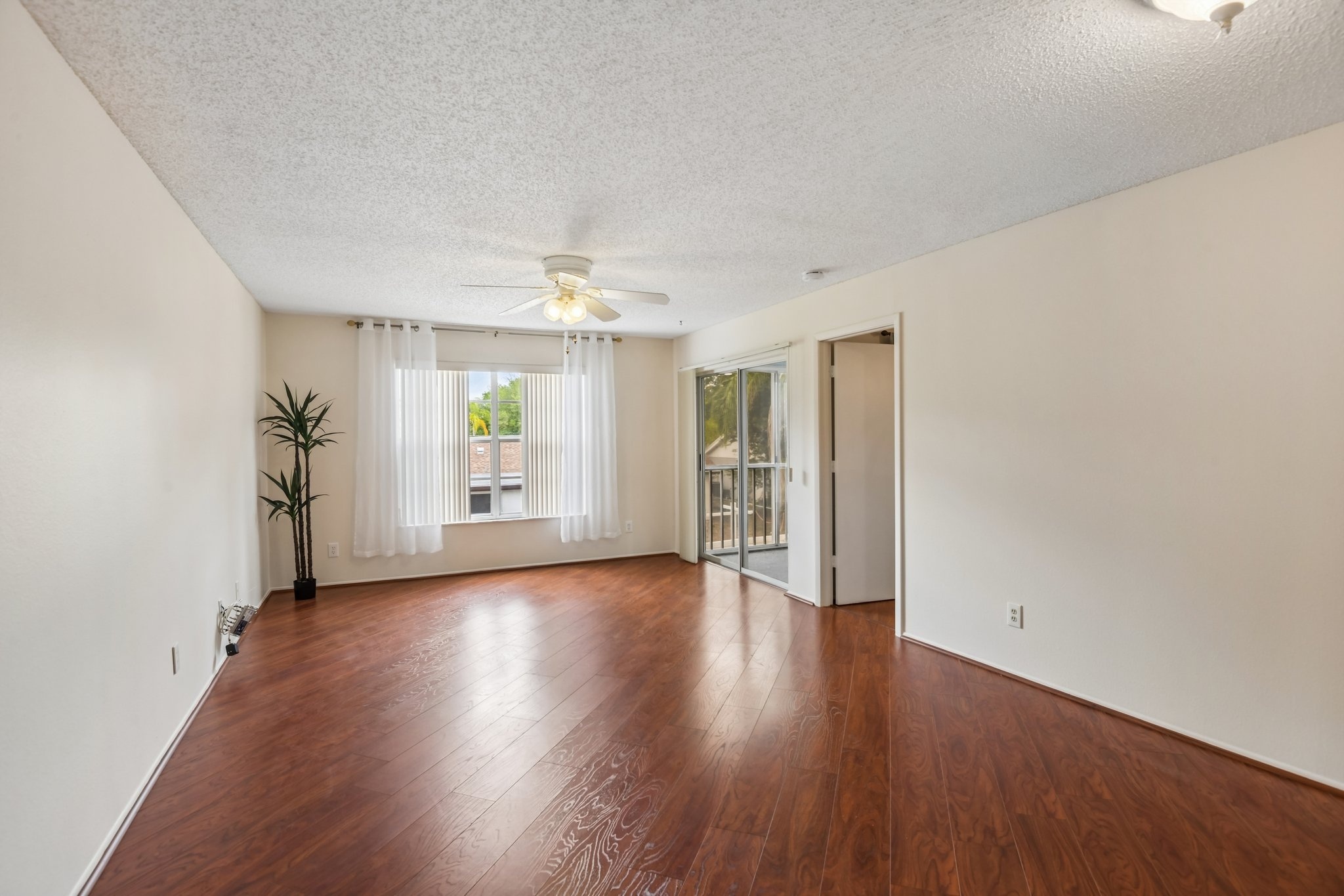 Living room with sliding doors to the screened balcony, Hudson FL 55+ condo for sale
