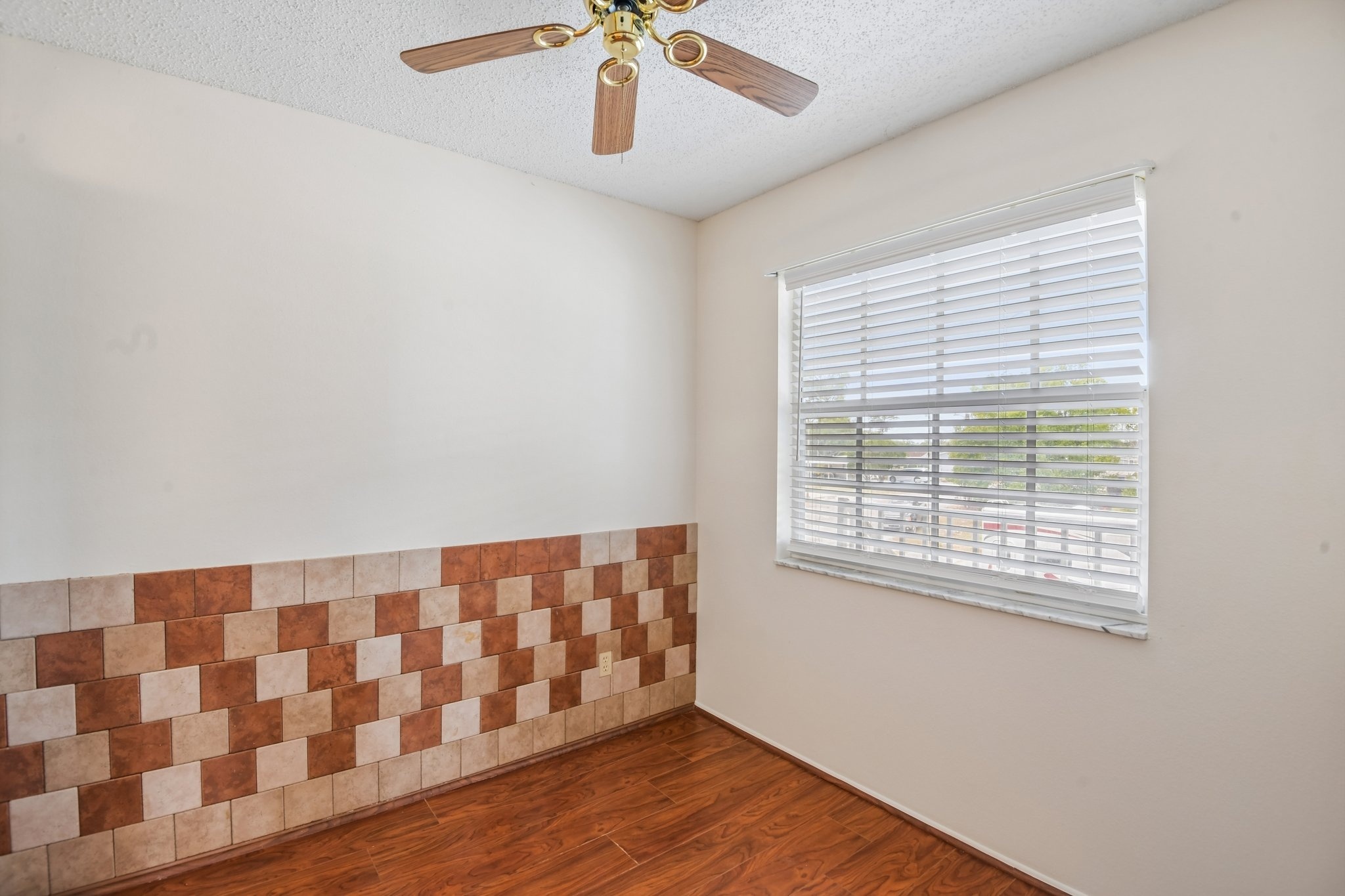 Kitchen dinette with tile accent wall at 7713 Hillside Ct #204, Hudson, FL 34667