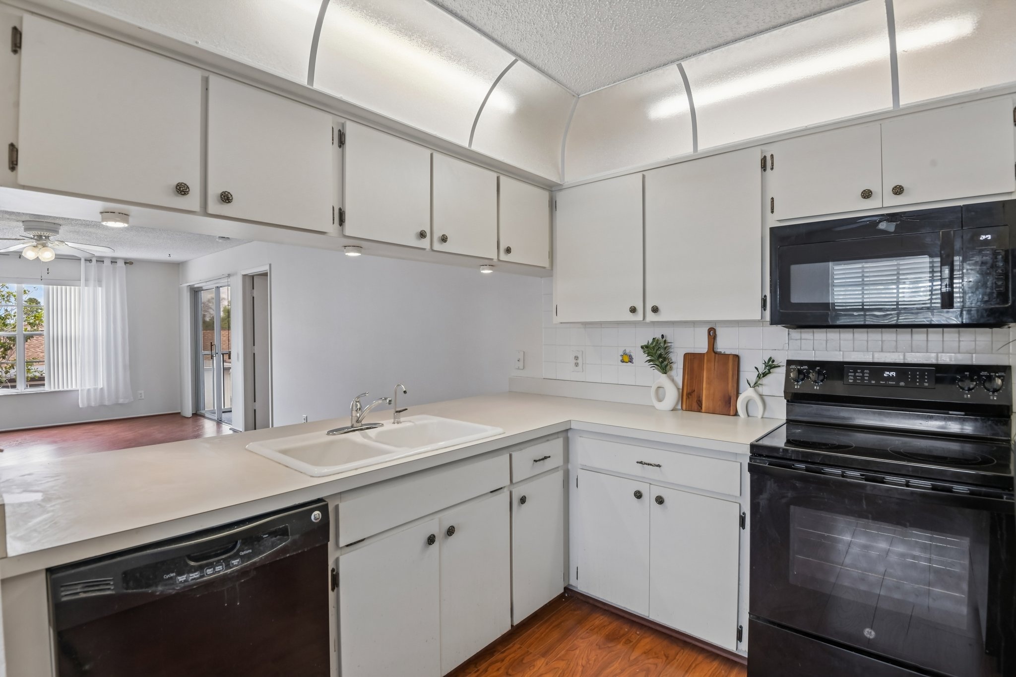 Kitchen with dishwasher, oven and under-counter water filter system, Hudson FL 34667