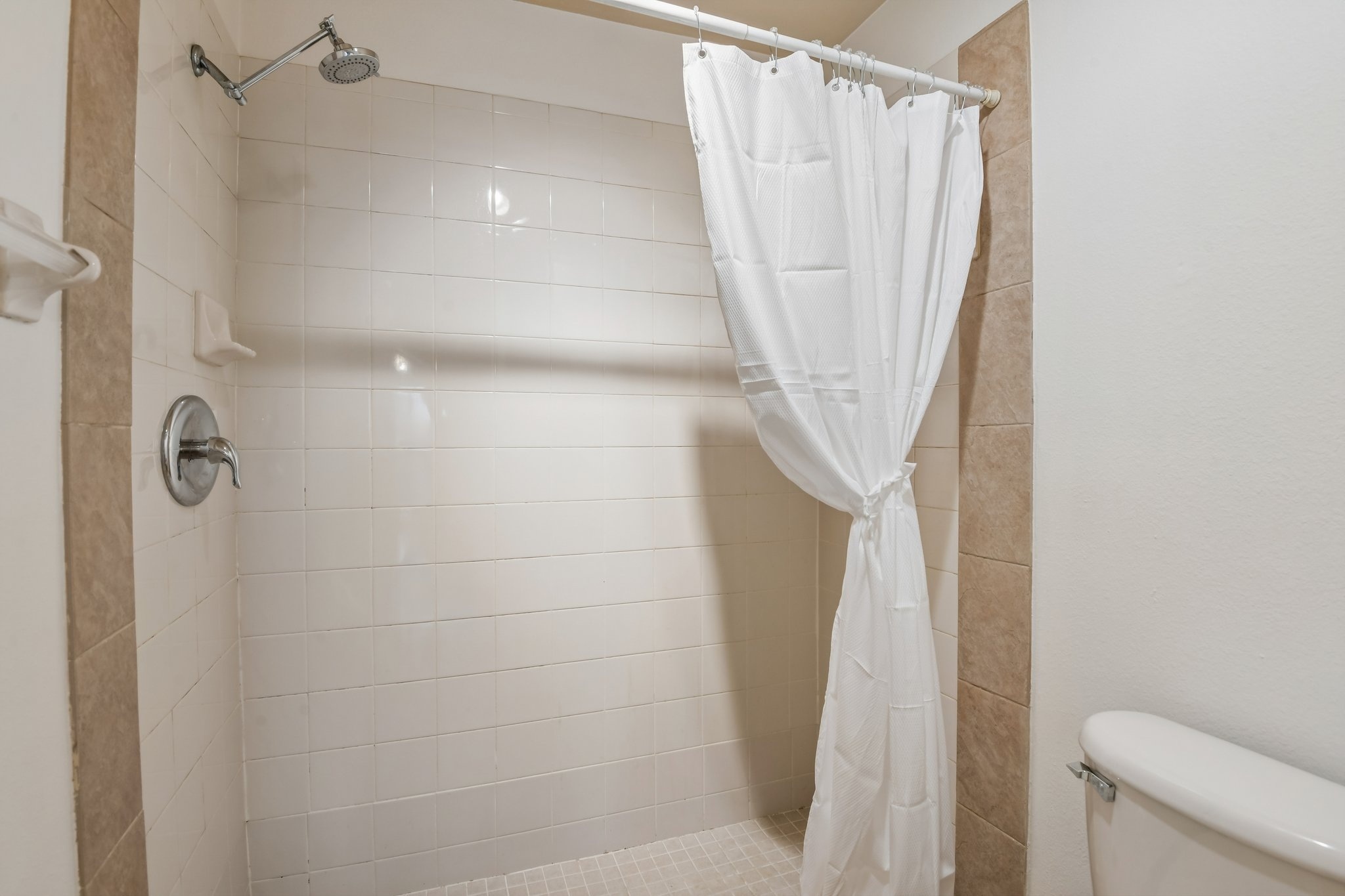 Primary bathroom with tub and shower in this 2 bed 2 bath Hudson FL 55+ condo