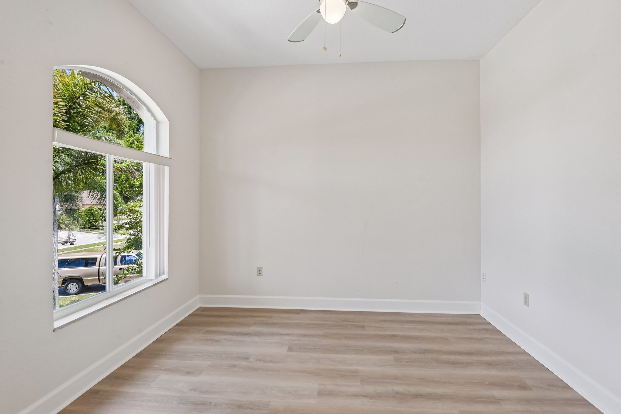 Bright flex room with arched window and laminate flooring at 8335 Cheyenne Dr, Seminole FL