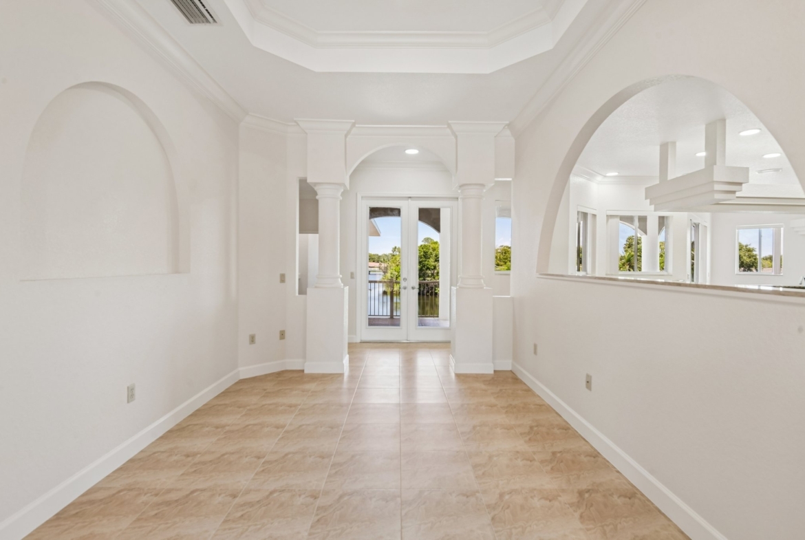 Open living room dining room combo with high ceilings at 8335 Cheyenne Dr, Seminole FL 33777