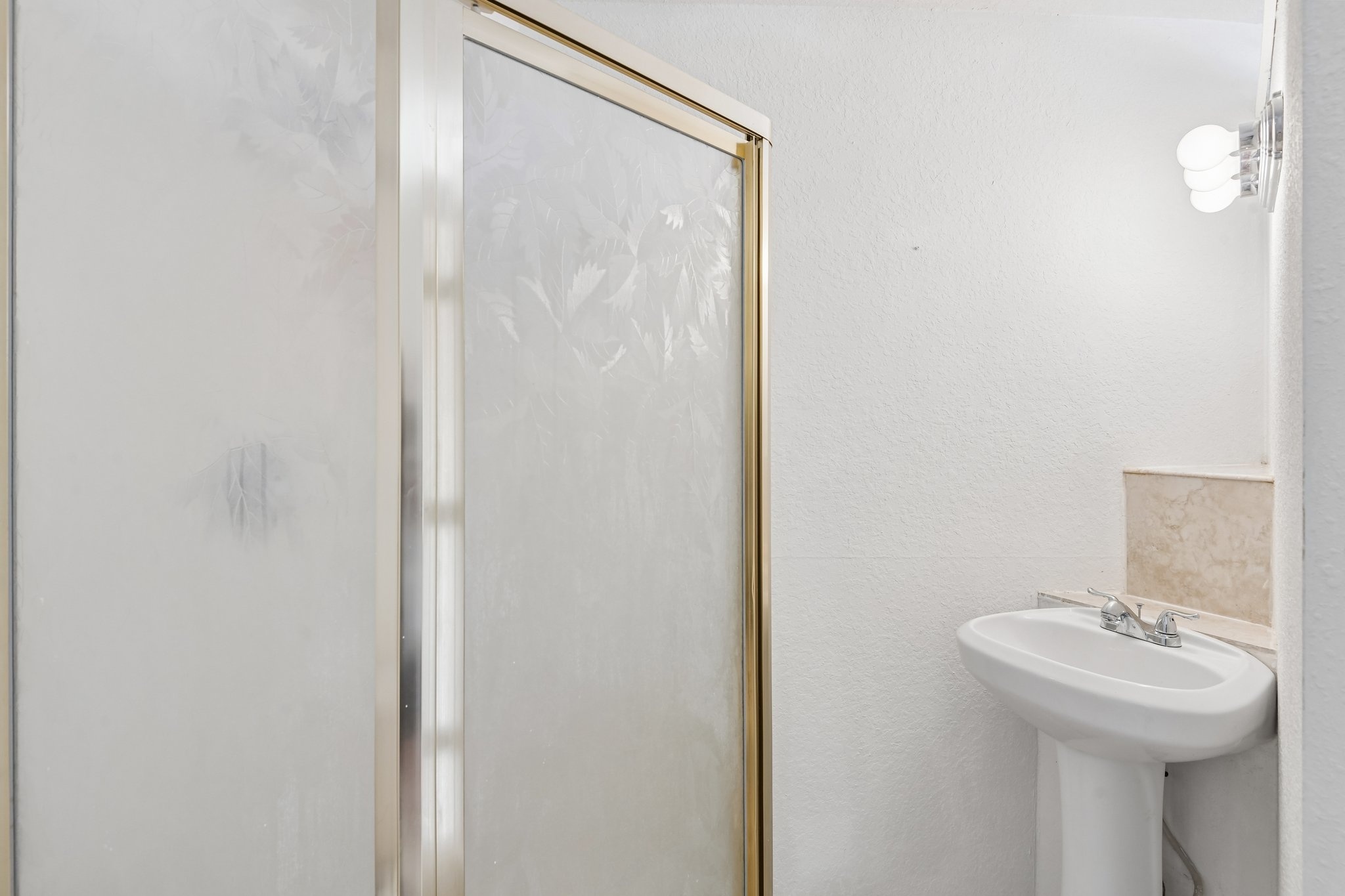 Lower level bathroom with walk-in shower at 8335 Cheyenne Dr, Seminole FL 33777