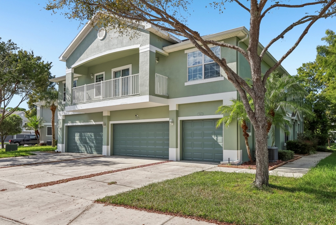 7703 Red Mill Cir, New Port Richey FL end-unit townhome for sale - photo 2