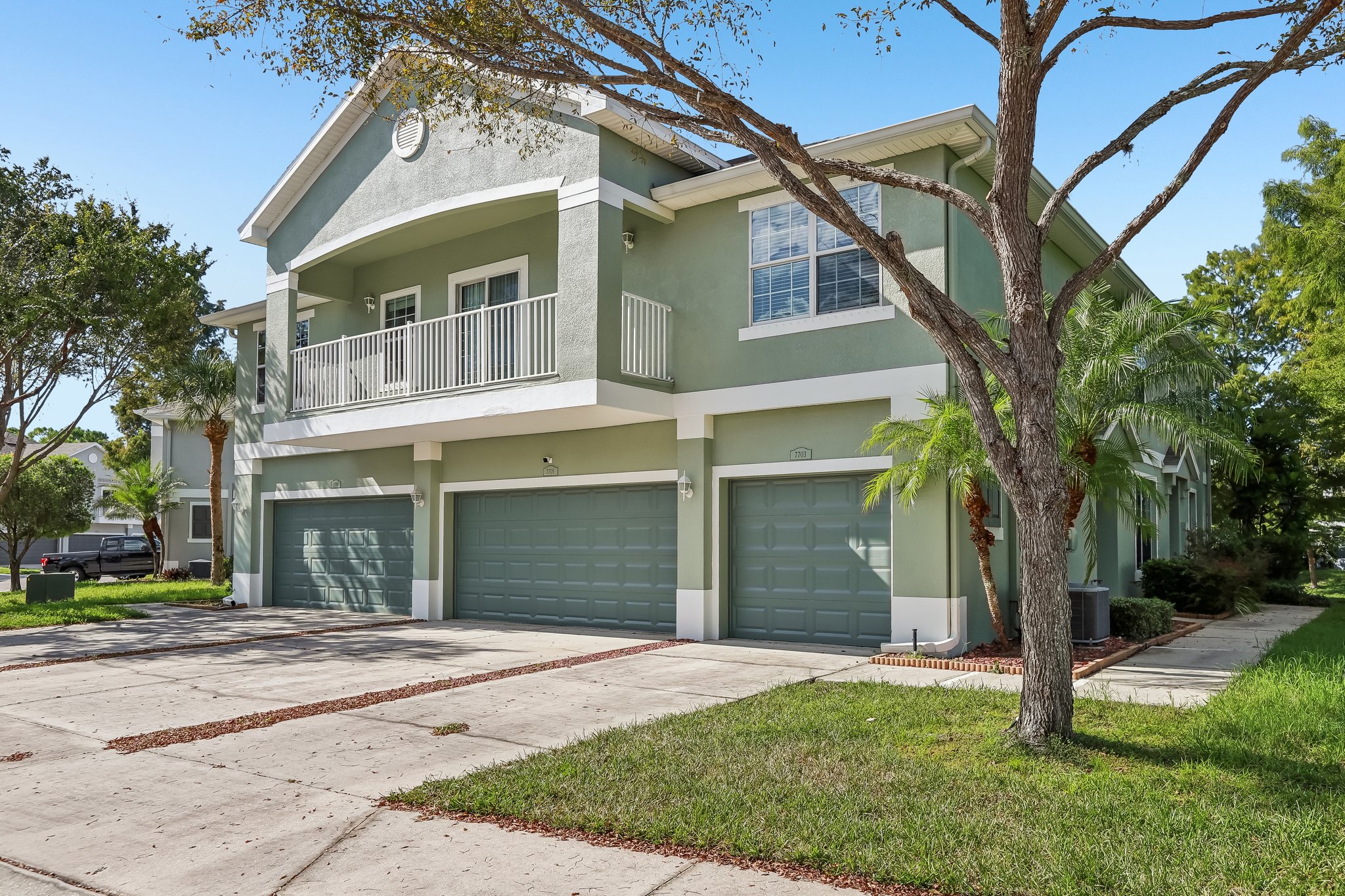 7703 Red Mill Cir, New Port Richey FL end-unit townhome for sale - photo 2